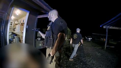 GRAPHIC: Bodycam footage shows crime scene。